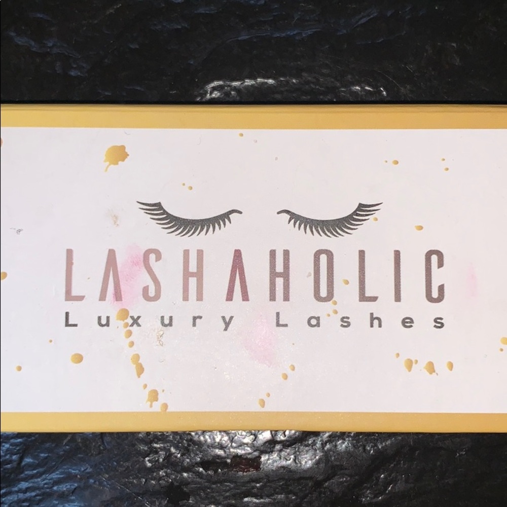 LASHAHOLIC Luxury Lashes